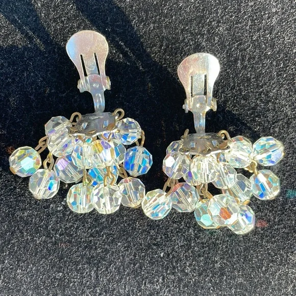 Aurora Borealis bracelet and hanging clip earrings. - Picture 8 of 14